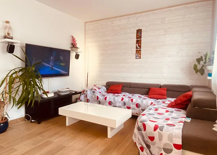 Bright And Unoverlooked Apartment